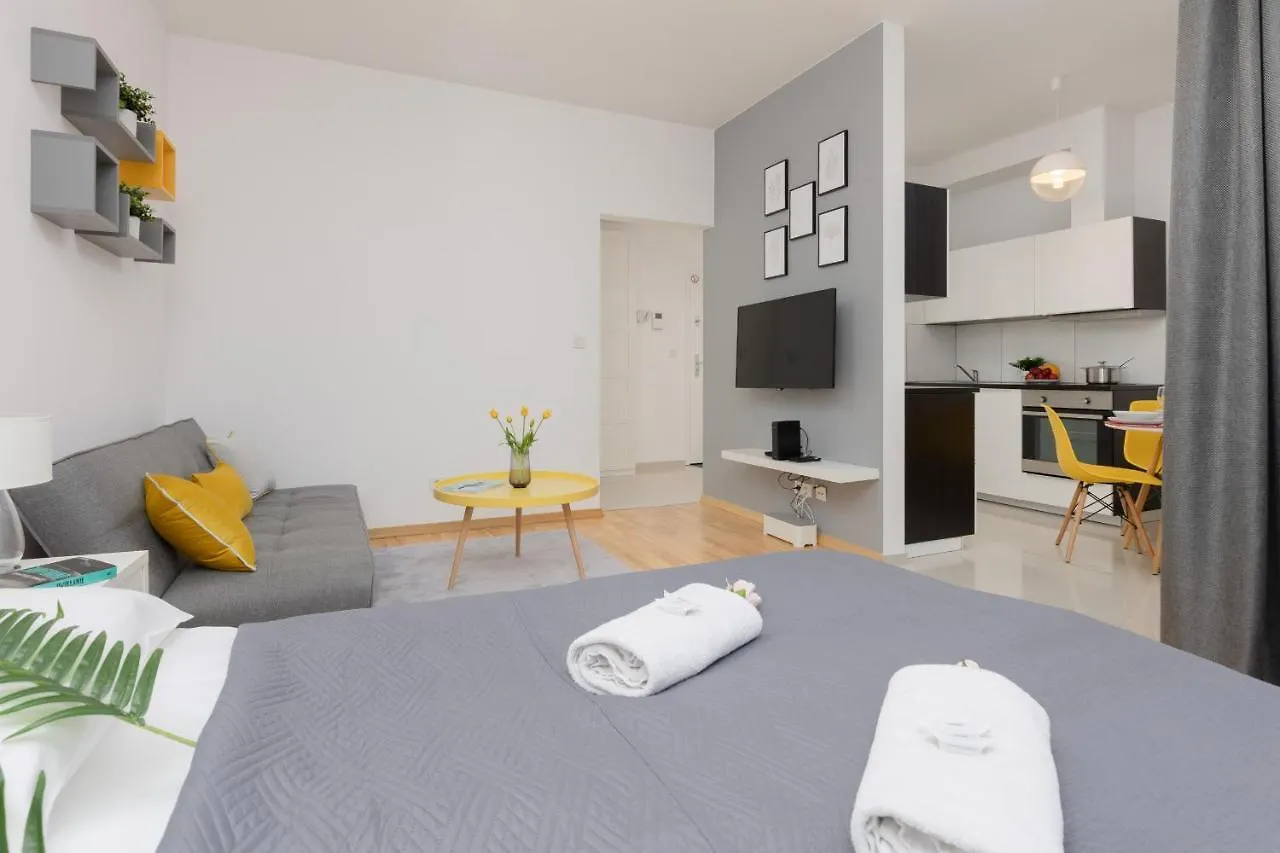 Apartament Warsaw Wola Studio near Nocny Market by Renters Polska
