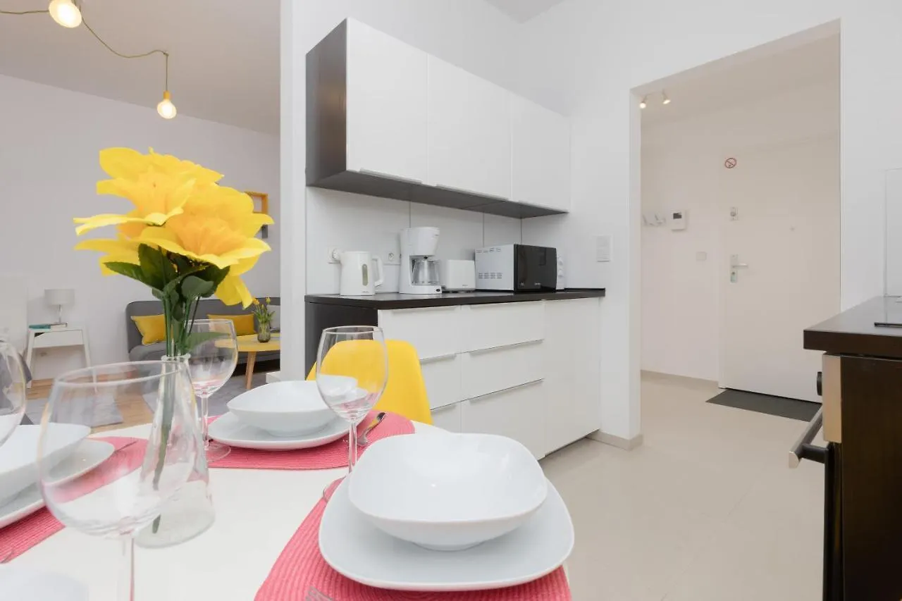 Warsaw Wola Studio near Nocny Market by Renters Apartament