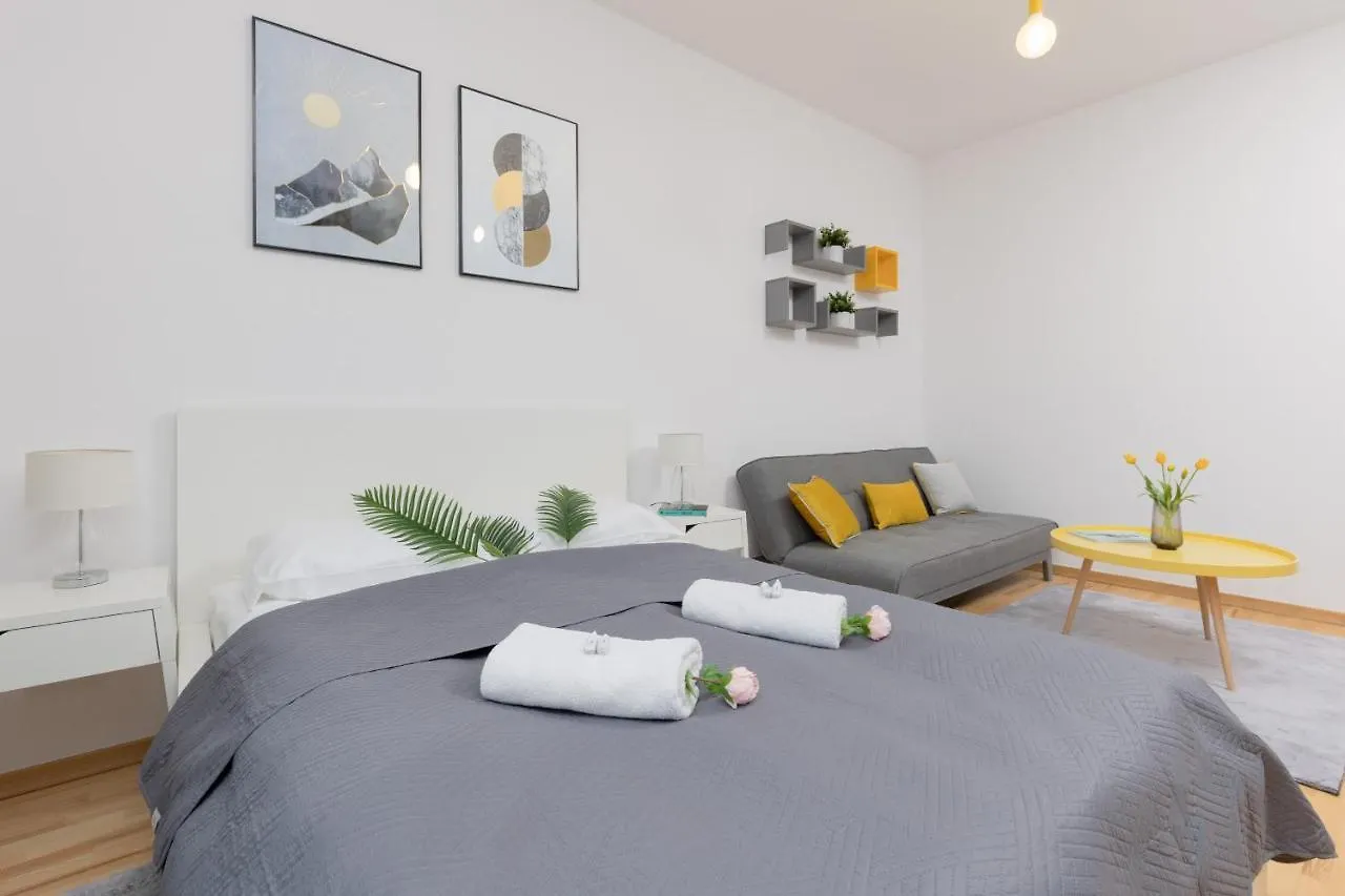 Warsaw Wola Apartment Near Nocny Market By Noclegi Renters