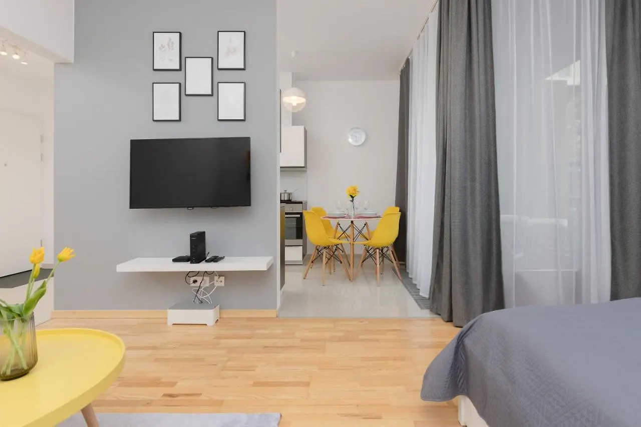 Warsaw Wola Apartment Near Nocny Market By Noclegi Renters 0*,
