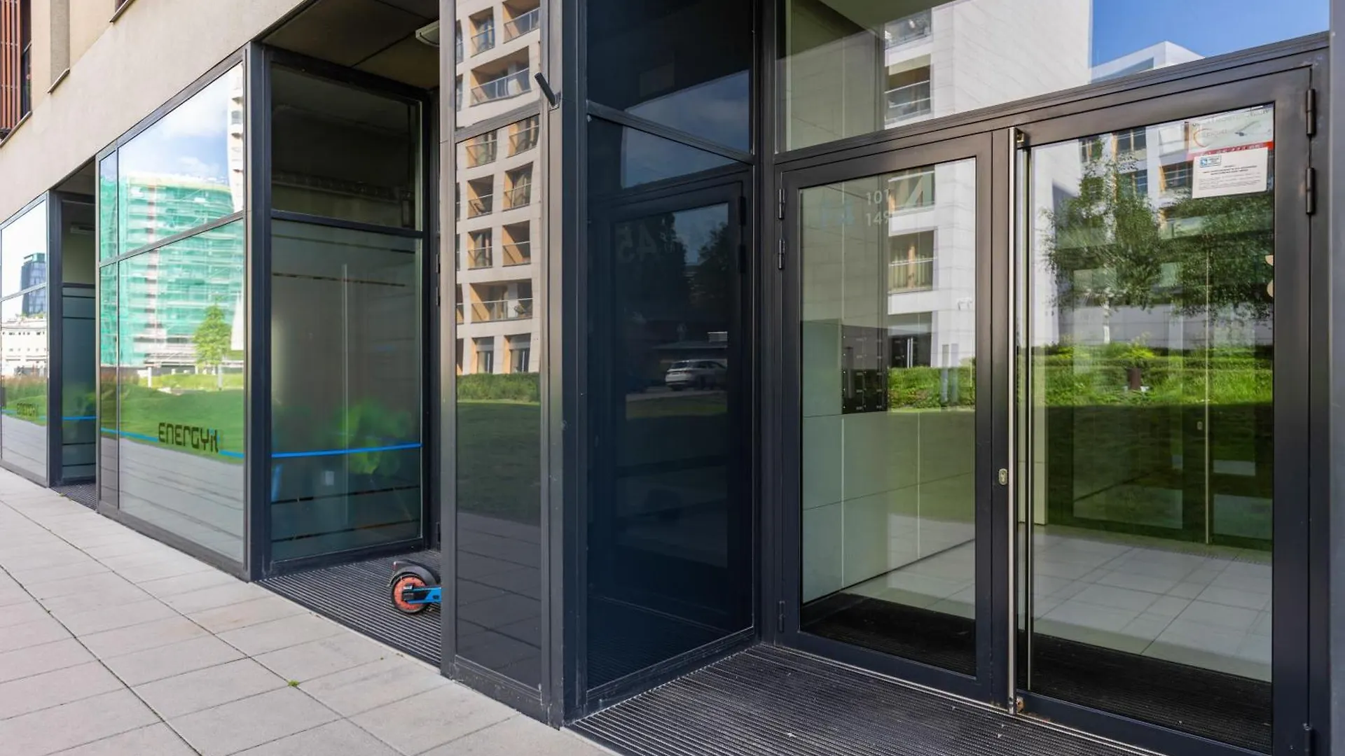 Warsaw Wola Apartment Near Nocny Market By Noclegi Renters